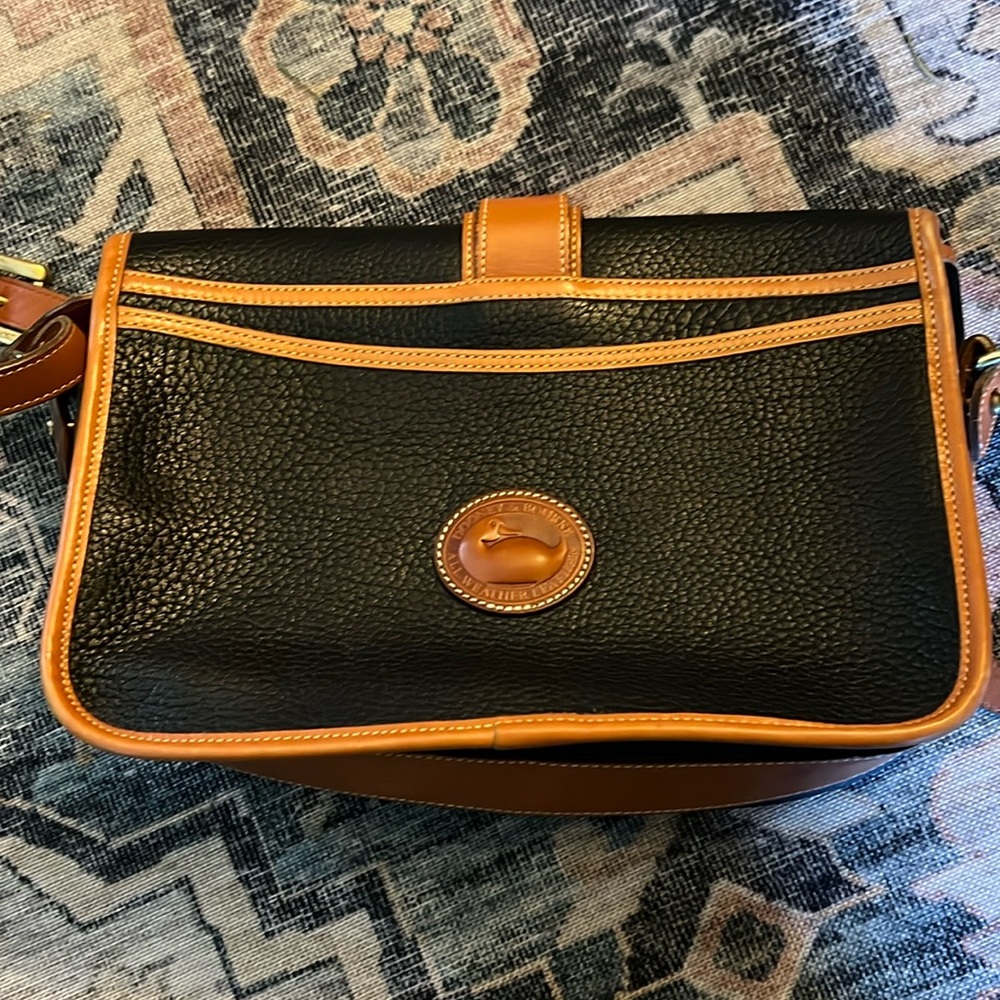 Vintage Dooney & Bourke crossbody bag